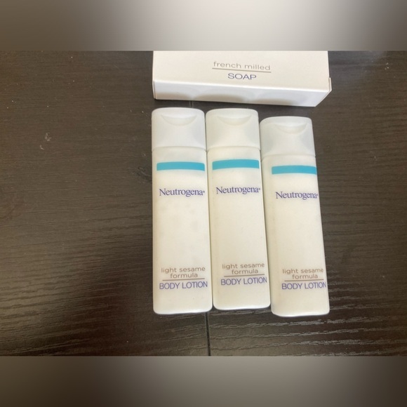 4/$25 Neutrogena Soap and Body Lotion travel Set. 8 piece set. 2 sets available - Picture 3 of 4